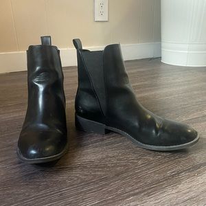 Lulu’s Black Chelsea Boots